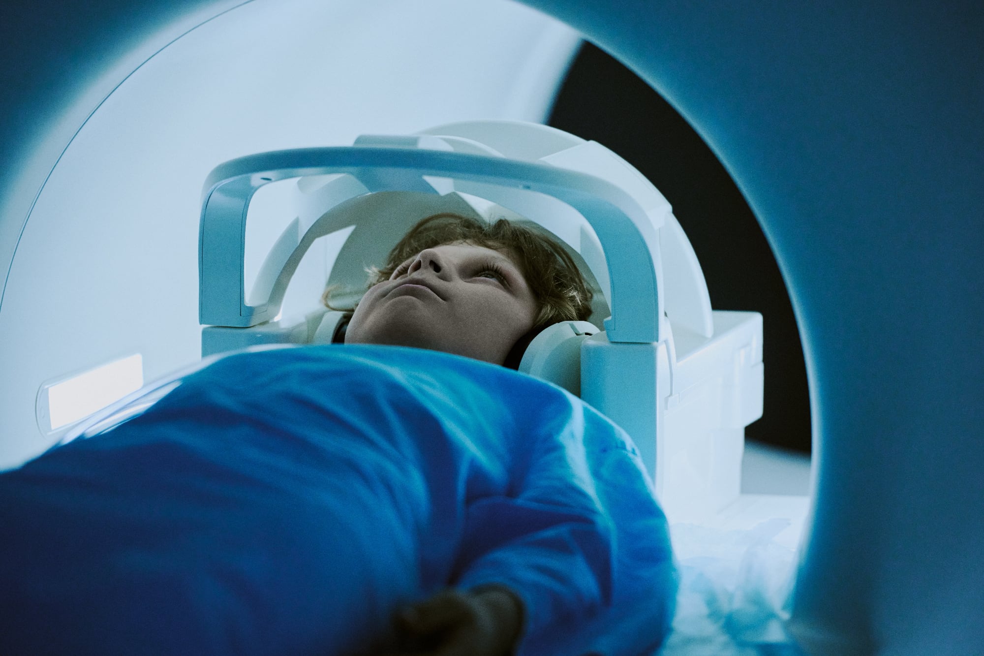 orthopedic-mri-scan-patient-comfortable-naples-fl Patient lying comfortably inside a modern MRI scanner during an orthopedic imaging exam.